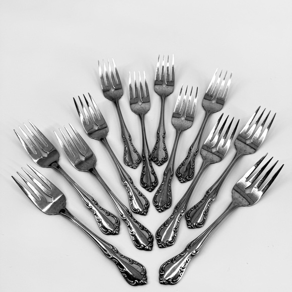 56 Pc. Oneida Stainless Profile St. Louis Silverware/Flatware Set - Picture 4 of 16